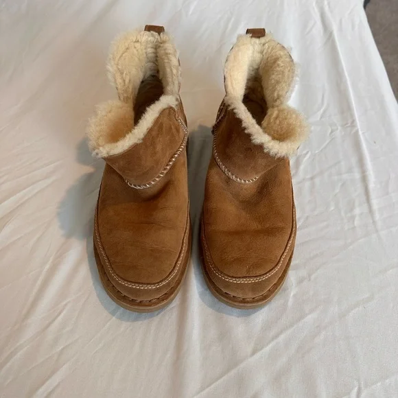 UGG Melrose Brown Boots - Picture 2 of 5